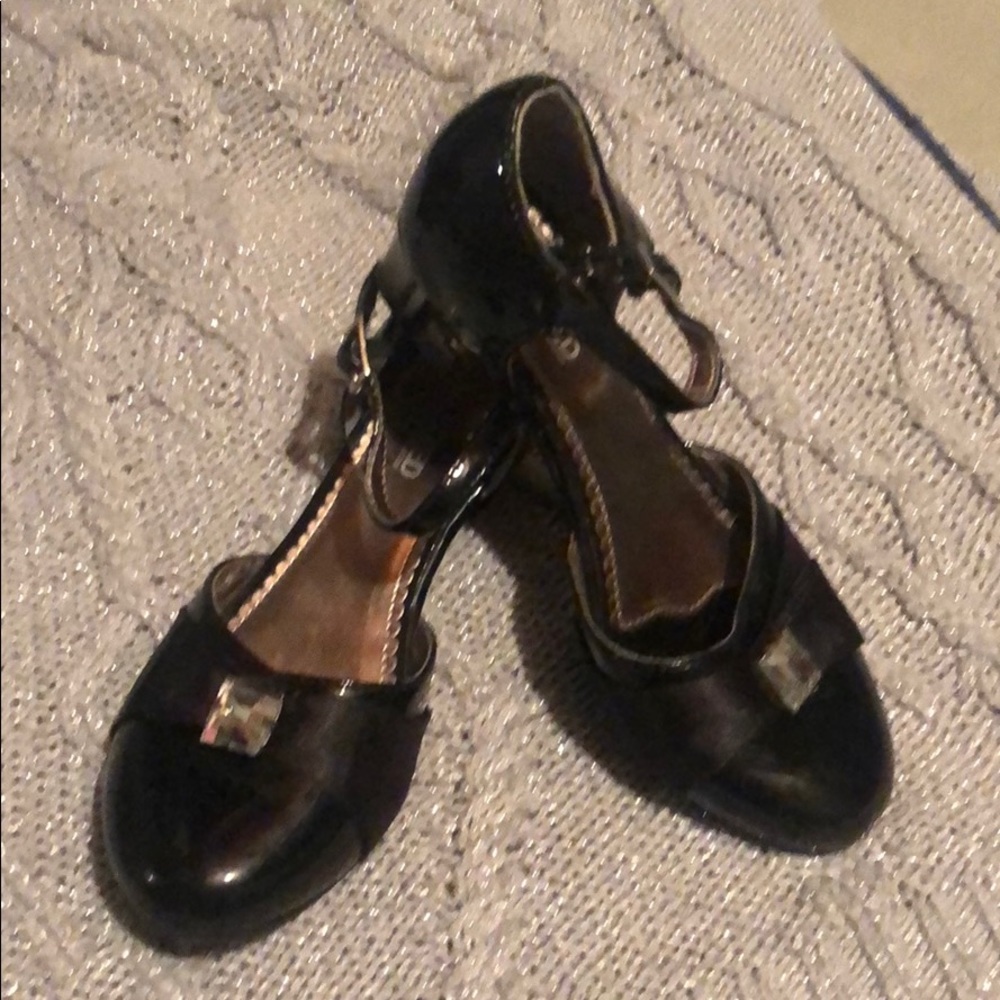 Black patent leather girls dress shoes